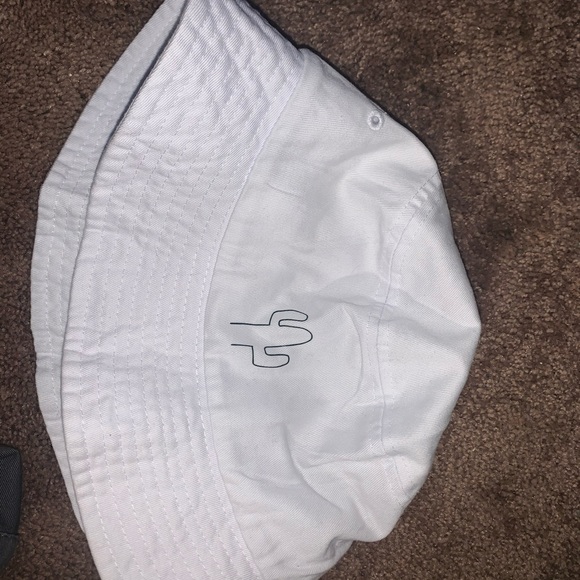 Accessories - bucket hat !!